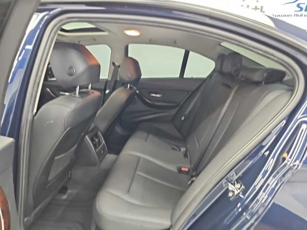 BMW 3-Series — photo 12