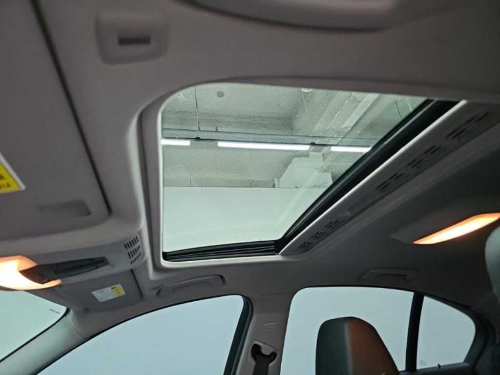 BMW 3-Series — photo 14