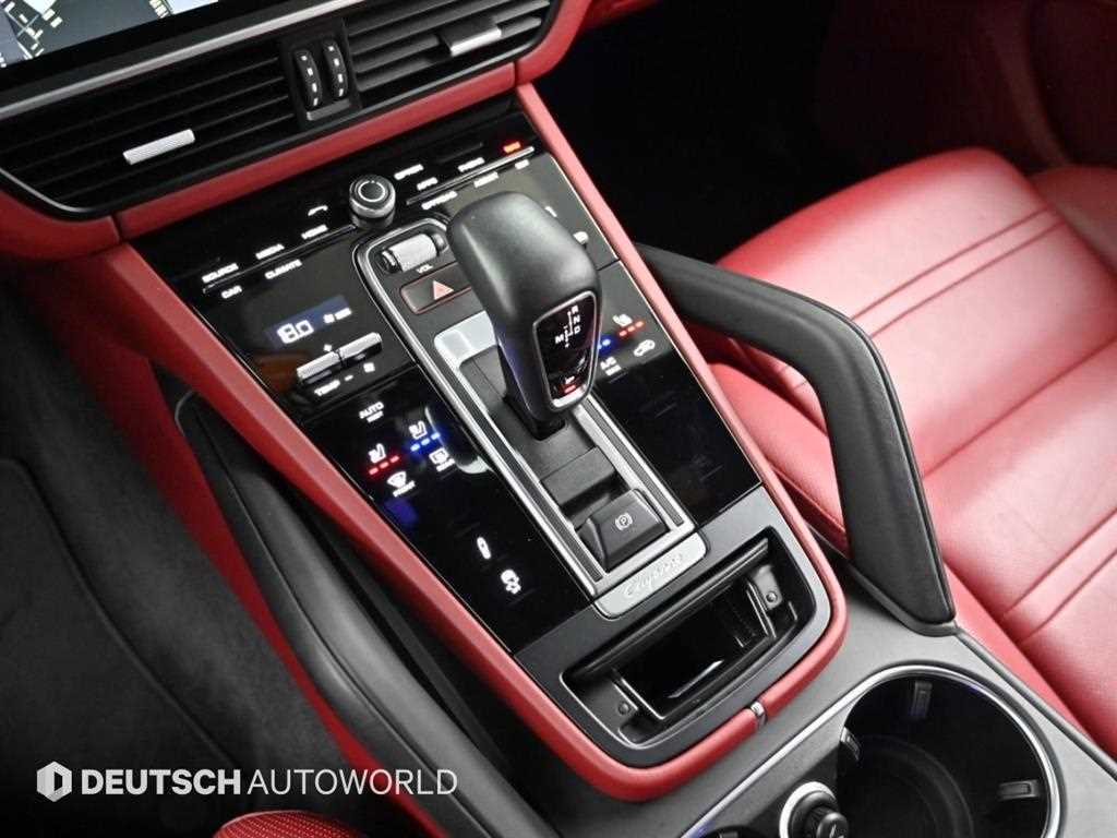 Porsche Cayenne — photo 10