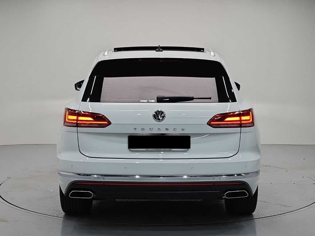 Volkswagen Touareg — photo 03