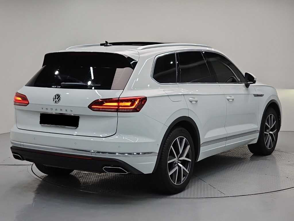 Volkswagen Touareg — photo 04
