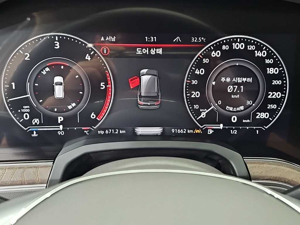 Volkswagen Touareg — photo 06
