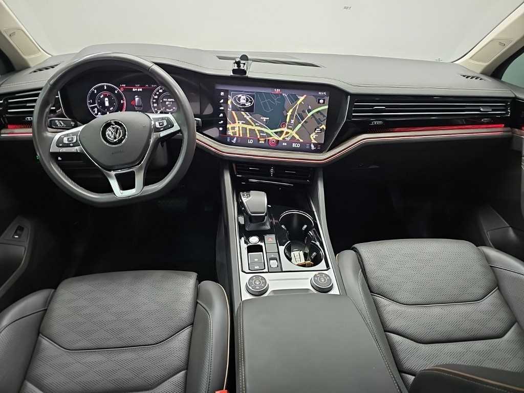 Volkswagen Touareg — photo 07