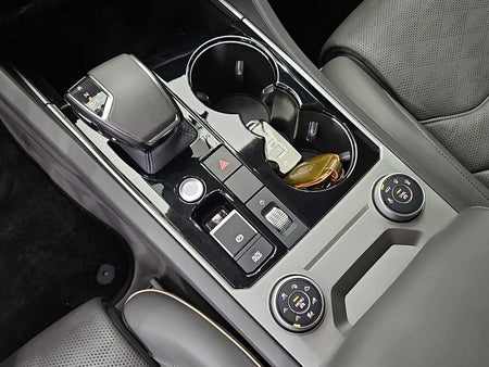 Volkswagen Touareg — photo 08