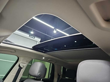 Volkswagen Touareg — photo 14