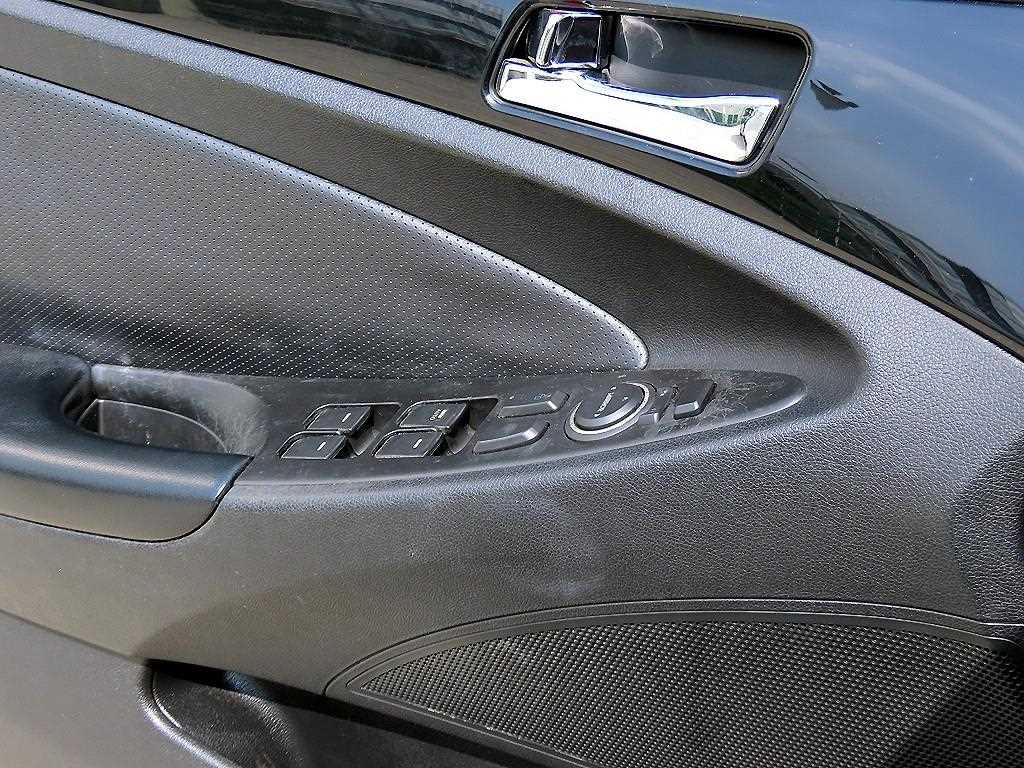 Hyundai Sonata — photo 11