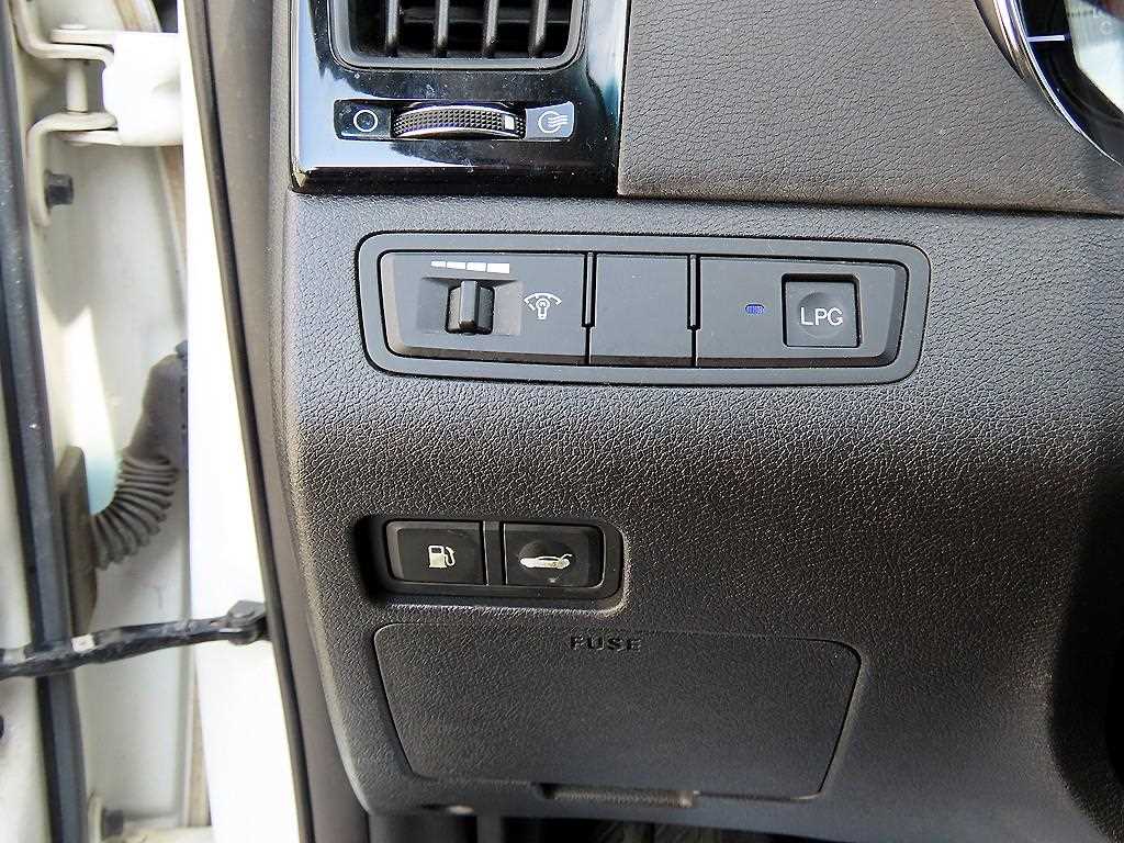 Hyundai Sonata — photo 12