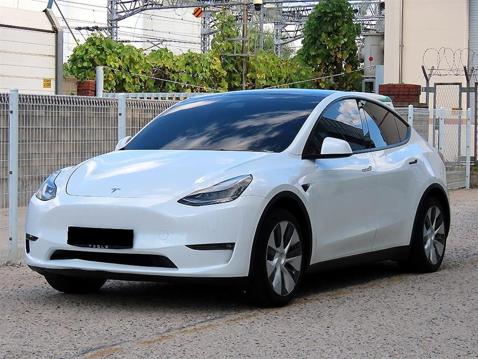 Tesla Model Y — photo 02