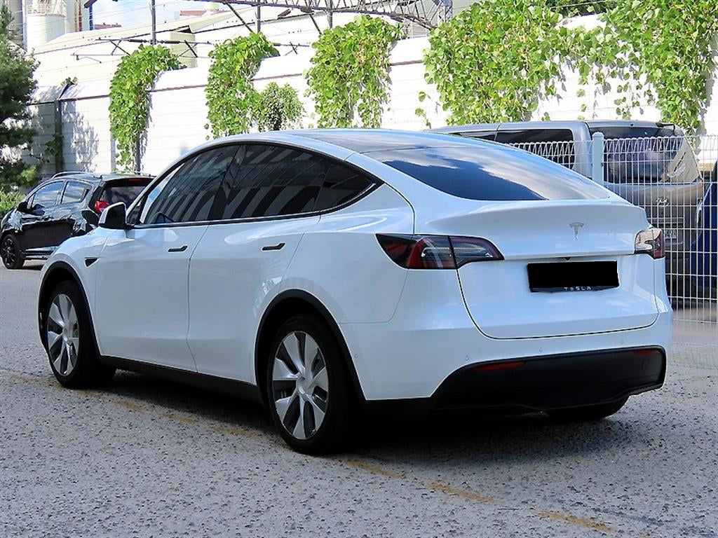 Tesla Model Y — photo 03