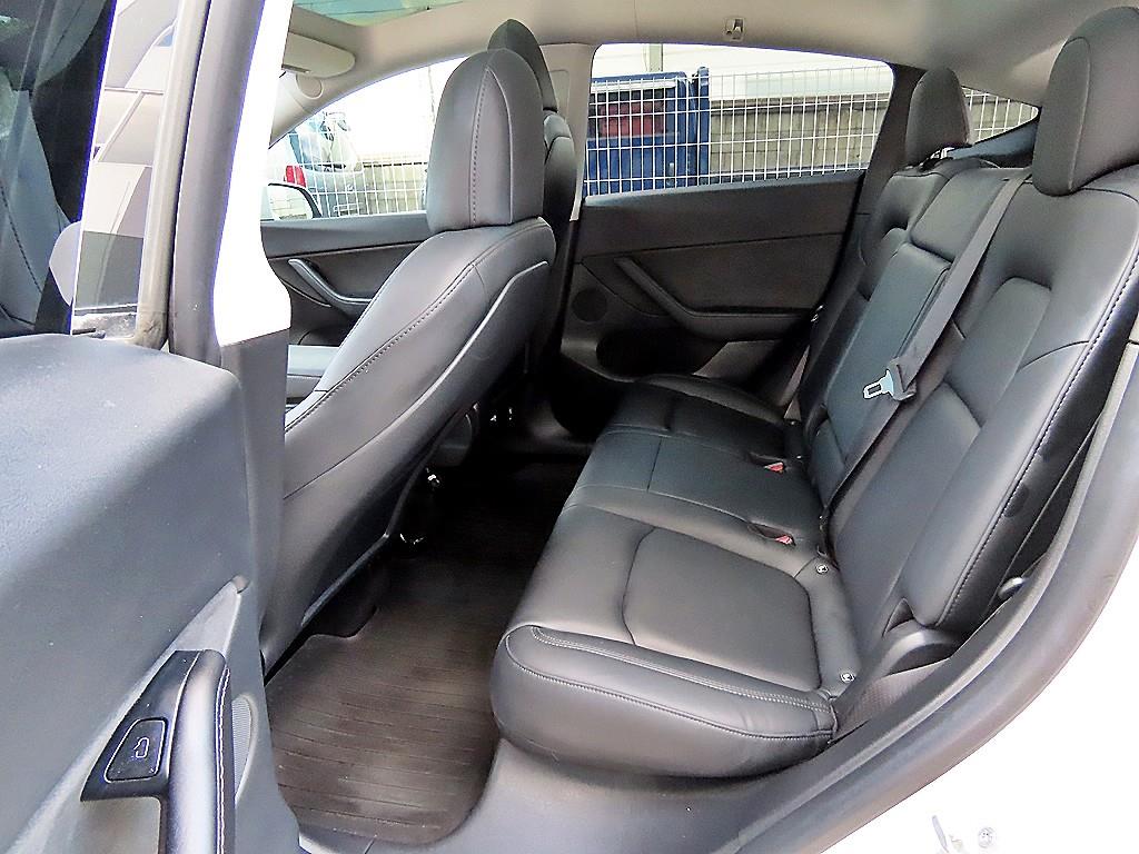 Tesla Model Y — photo 06
