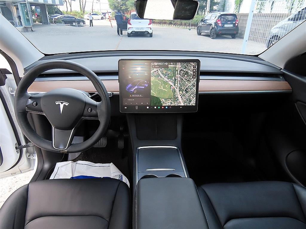 Tesla Model Y — photo 07