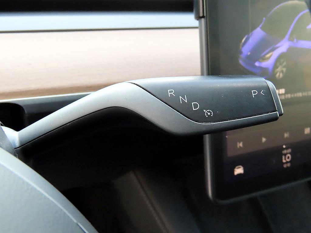 Tesla Model Y — photo 09