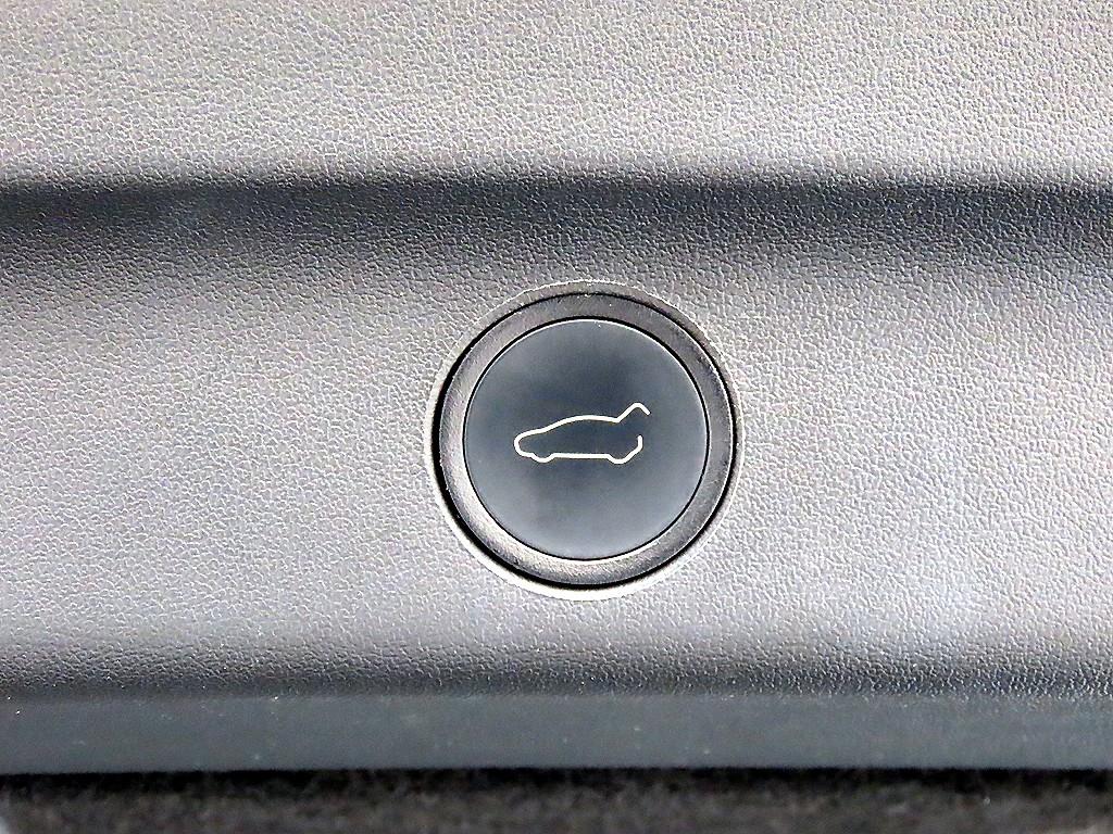 Tesla Model Y — photo 15