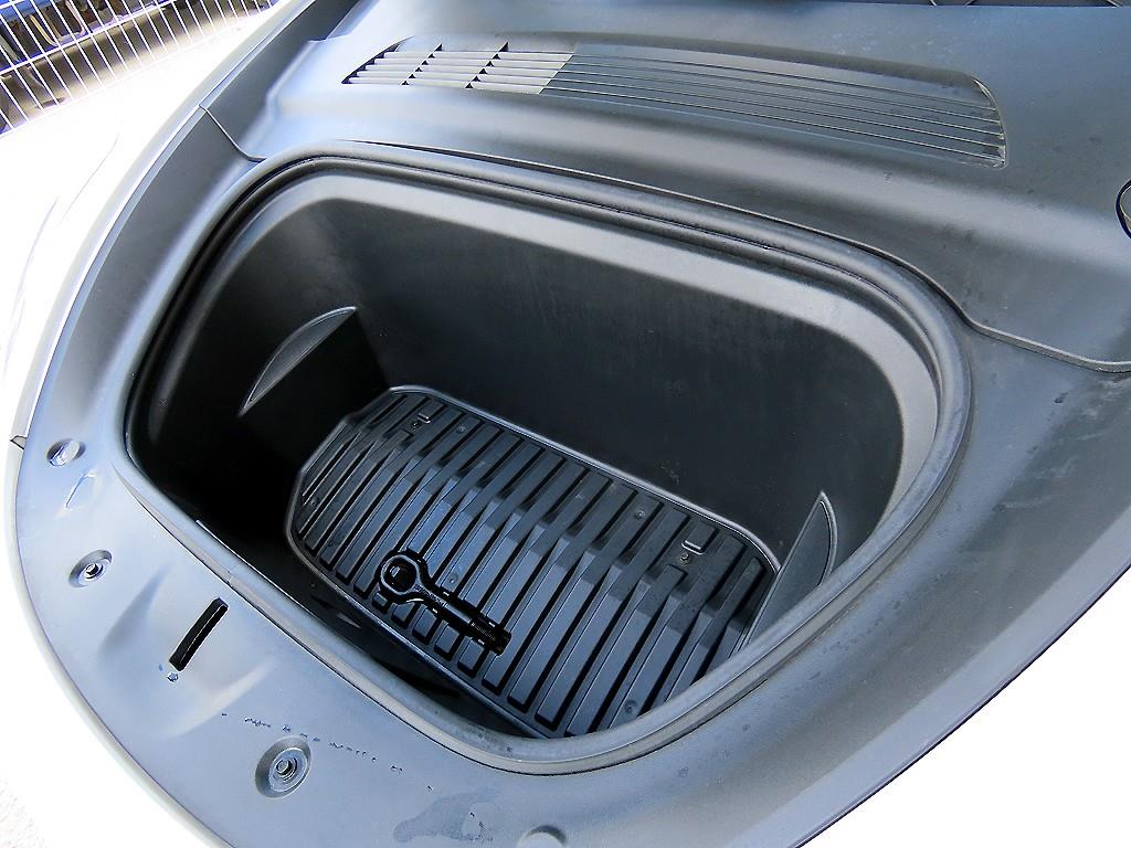Tesla Model Y — photo 19