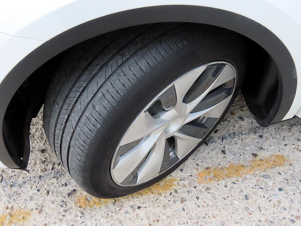 Tesla Model Y — photo 20