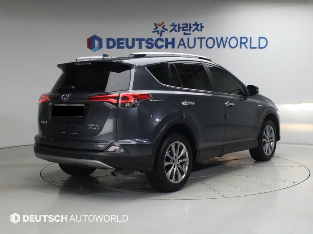 Toyota RAV4 — photo 02