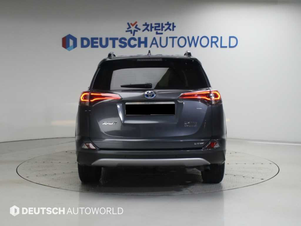 Toyota RAV4 — photo 04
