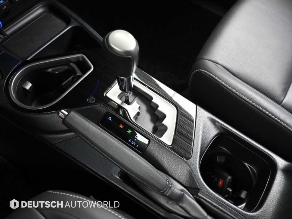 Toyota RAV4 — photo 09