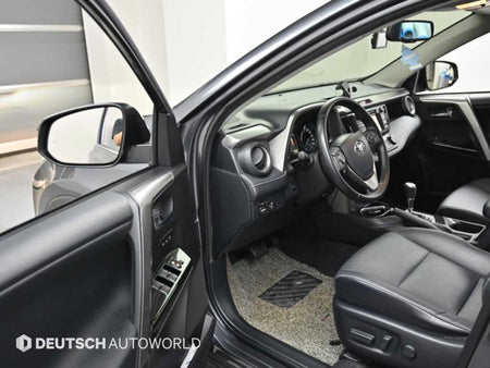 Toyota RAV4 — photo 11