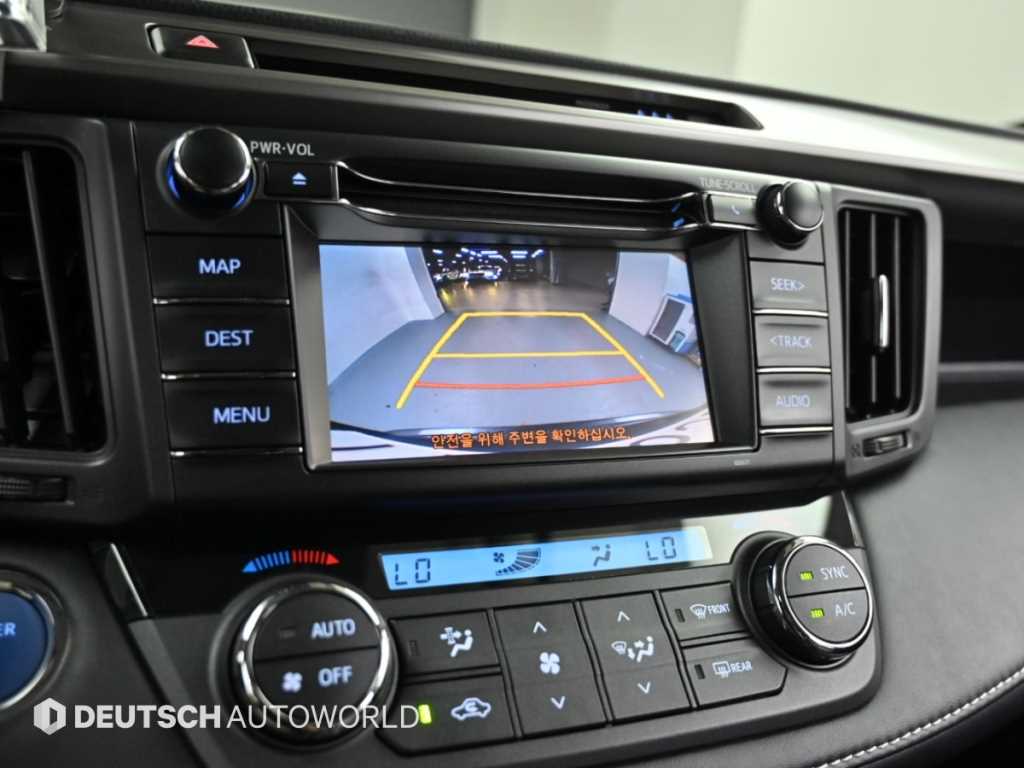 Toyota RAV4 — photo 15