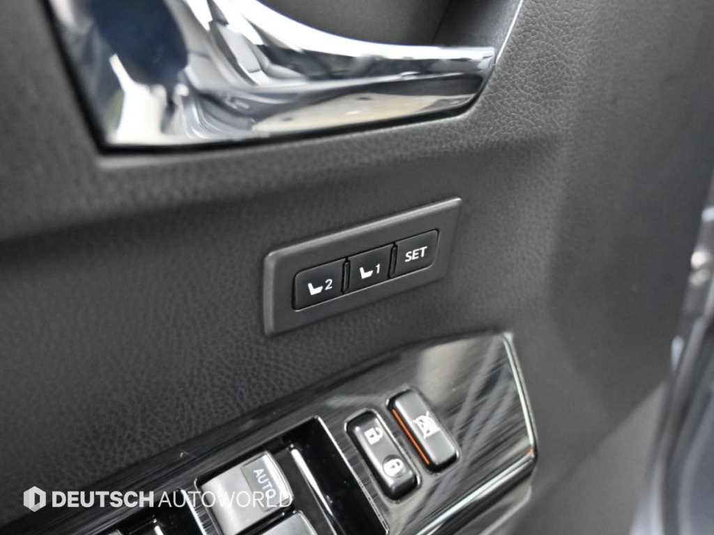 Toyota RAV4 — photo 16