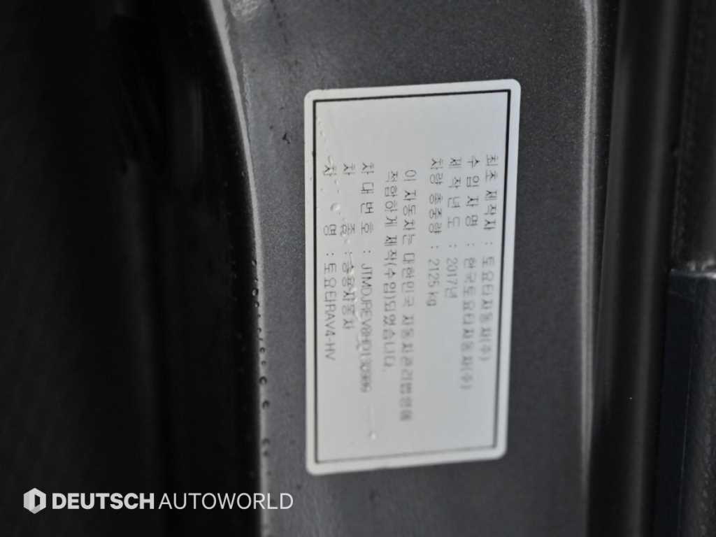 Toyota RAV4 — photo 20
