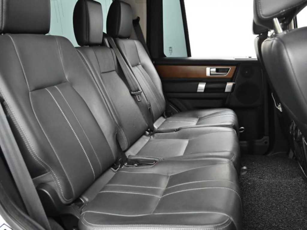 Land Rover Discovery — photo 12