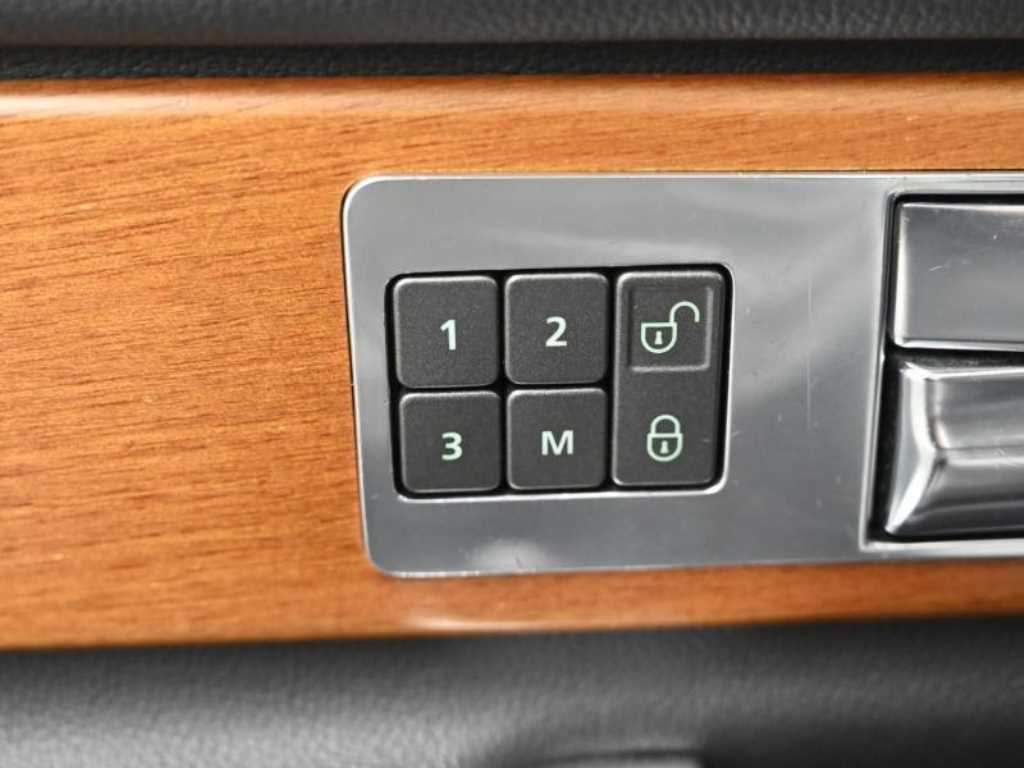 Land Rover Discovery — photo 17
