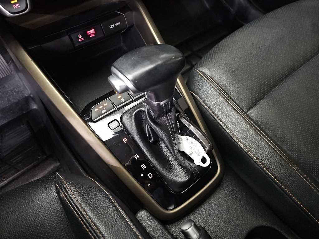 Kia Stonic — photo 08