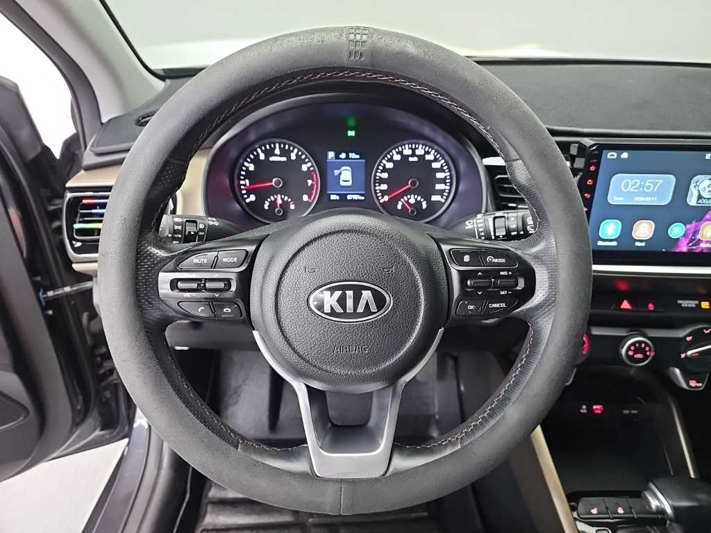 Kia Stonic — photo 09