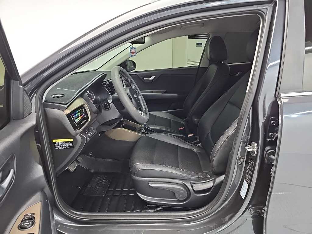 Kia Stonic — photo 11