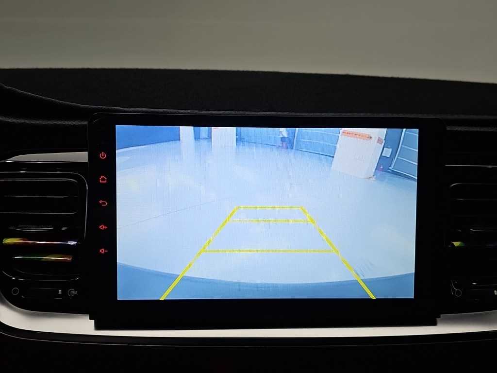 Kia Stonic — photo 14