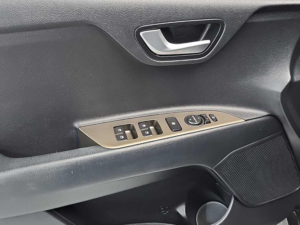 Kia Stonic — photo 15
