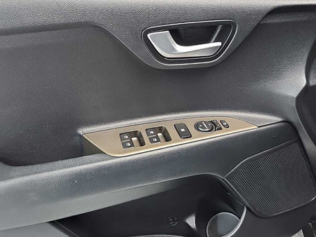 Kia Stonic — photo 15