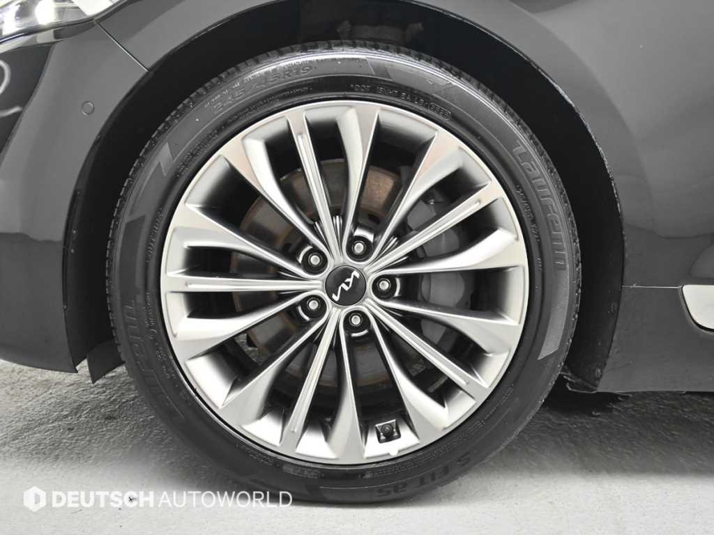 Kia K9 — photo 05