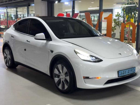 Tesla Model Y — photo 01