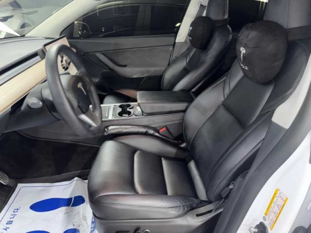 Tesla Model Y — photo 06