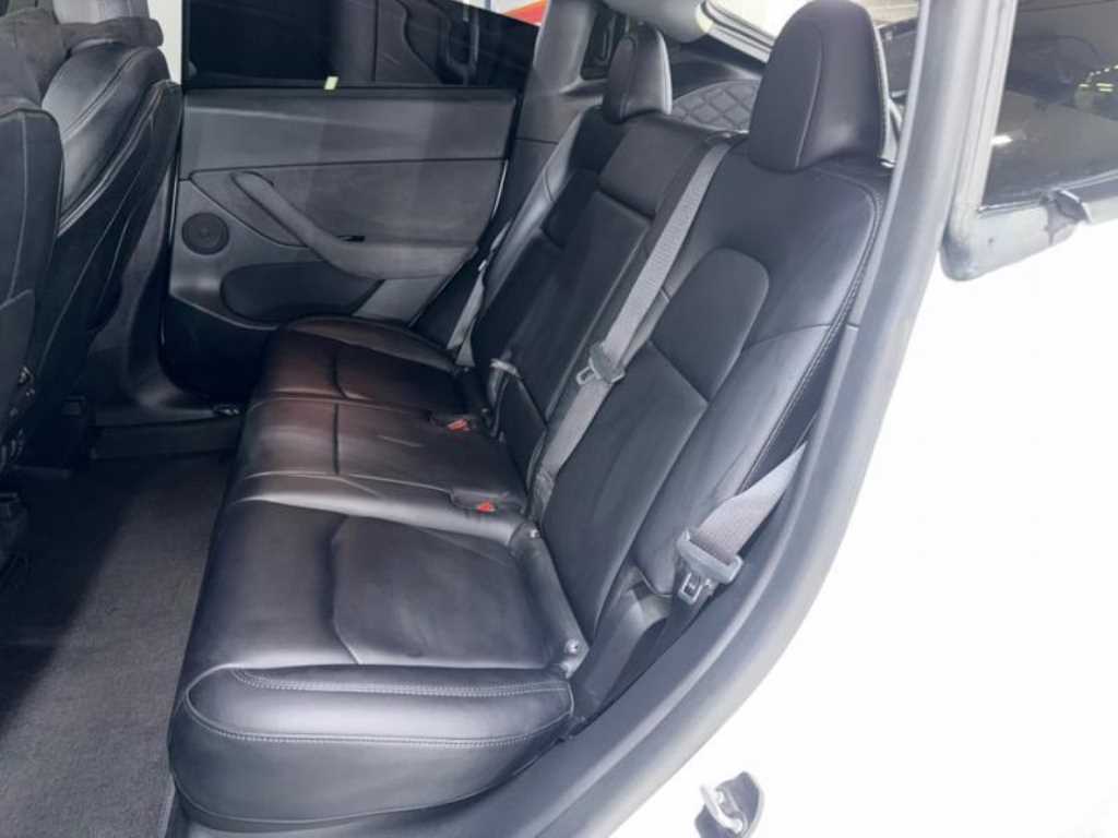 Tesla Model Y — photo 07