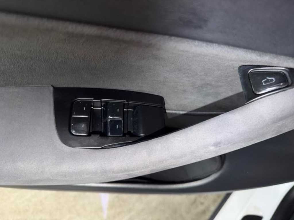 Tesla Model Y — photo 15