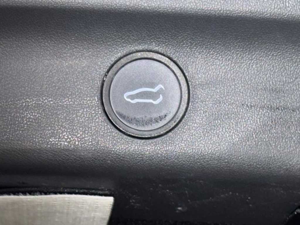 Tesla Model Y — photo 18
