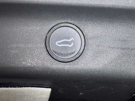 Tesla Model Y — photo 18