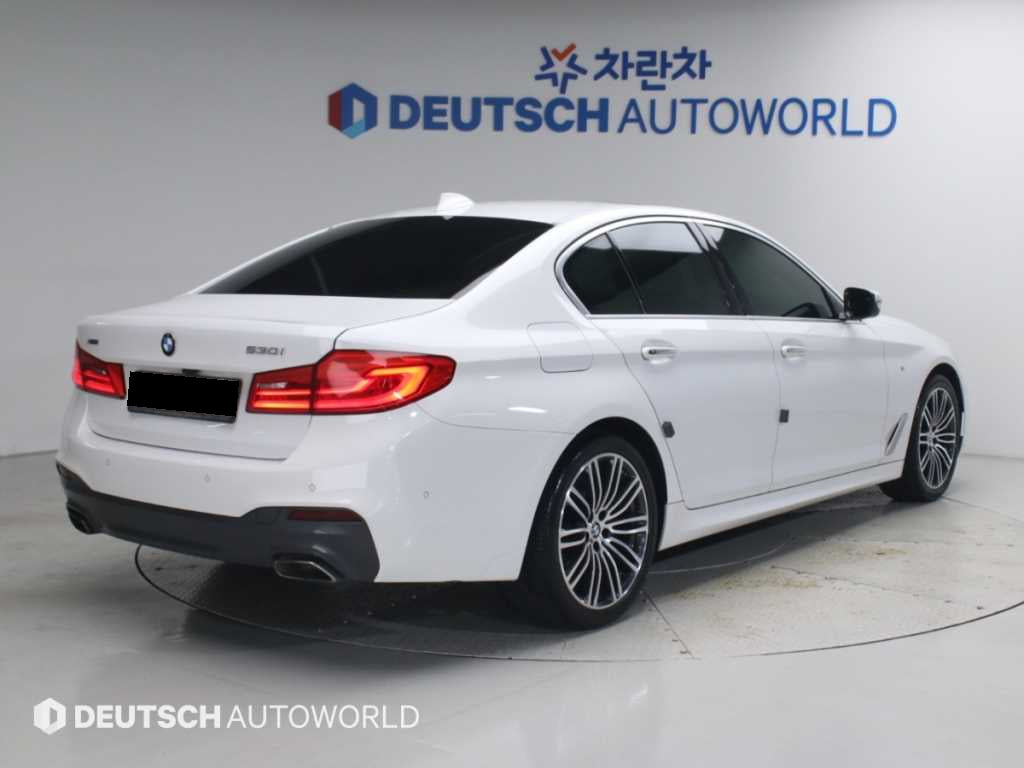 BMW 5-Series — photo 02
