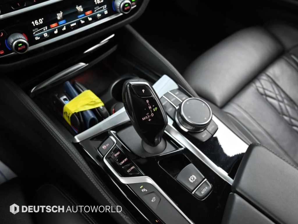 BMW 5-Series — photo 09