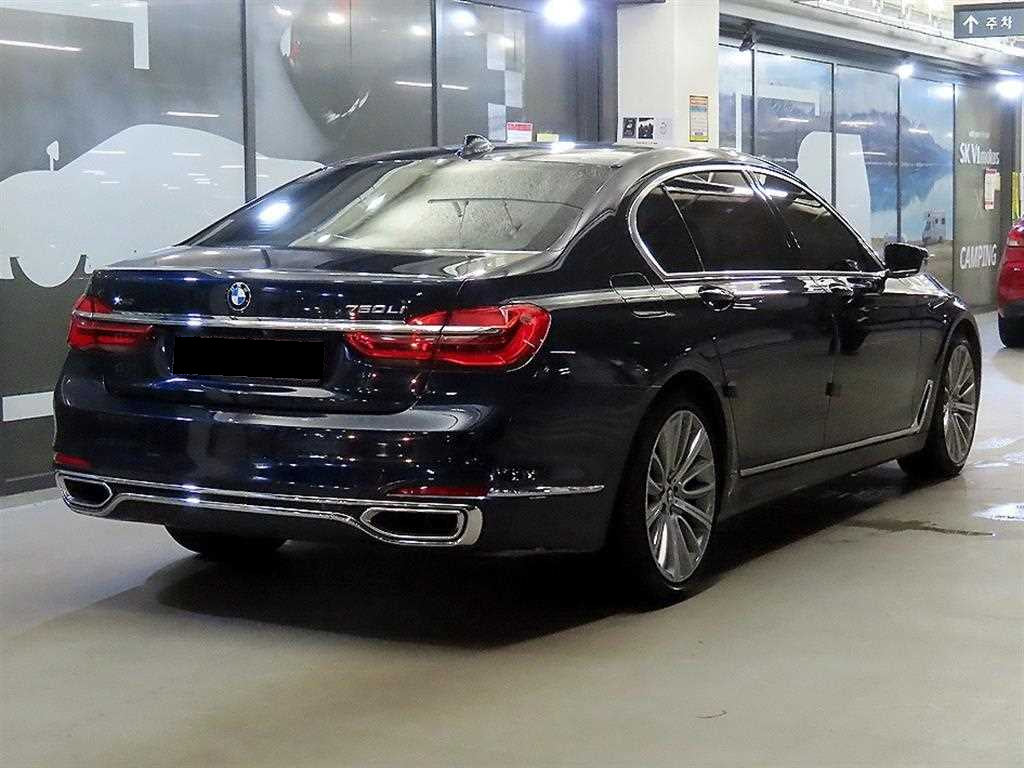BMW 7-Series — photo 04