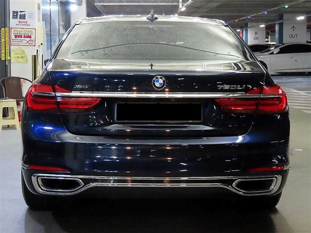 BMW 7-Series — photo 05