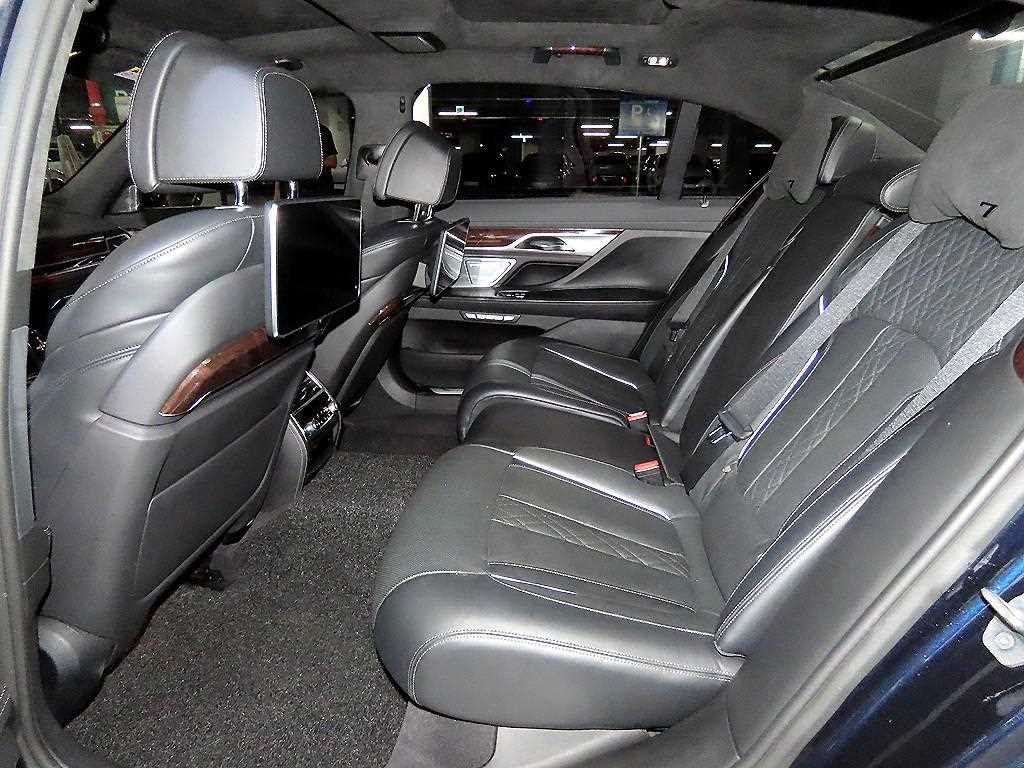 BMW 7-Series — photo 07