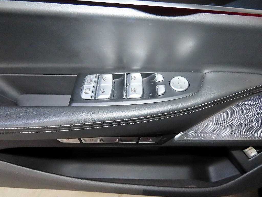 BMW 7-Series — photo 13