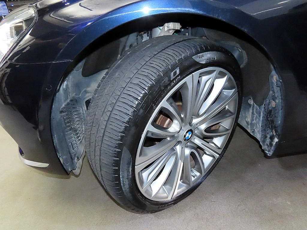 BMW 7-Series — photo 20