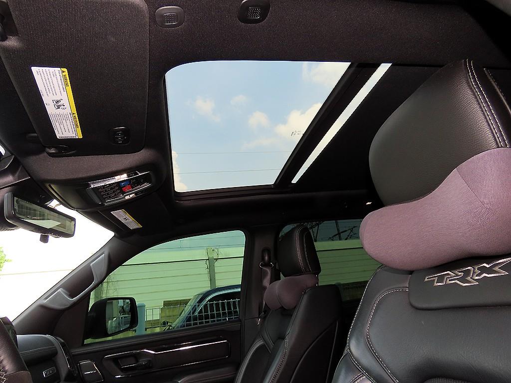 Dodge Ram Pick Up — photo 16