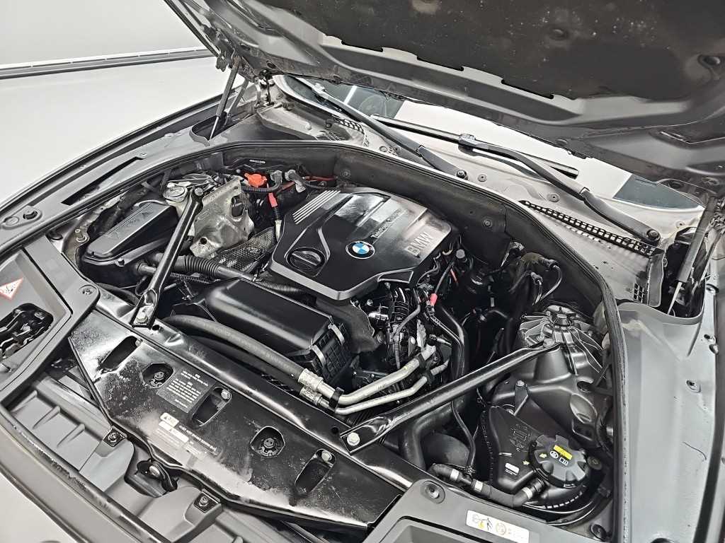 BMW 5-Series — photo 05